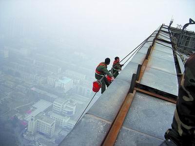 沈陽高層建筑外墻清洗專家——好幫手清洗服務中心，專業(yè)守護城市天際線